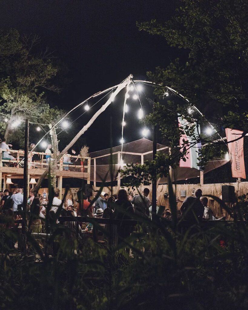 CLANDESTINO Chill Bar