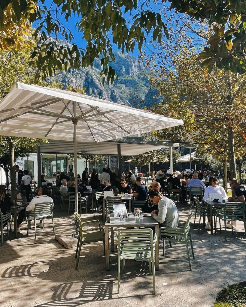 DOJMI Gradska Kafana