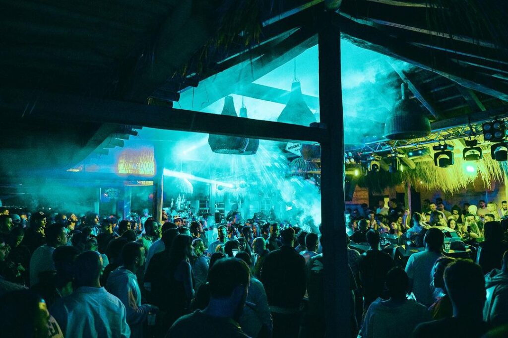 DOLCINIUM Restaurant & Beach Bar