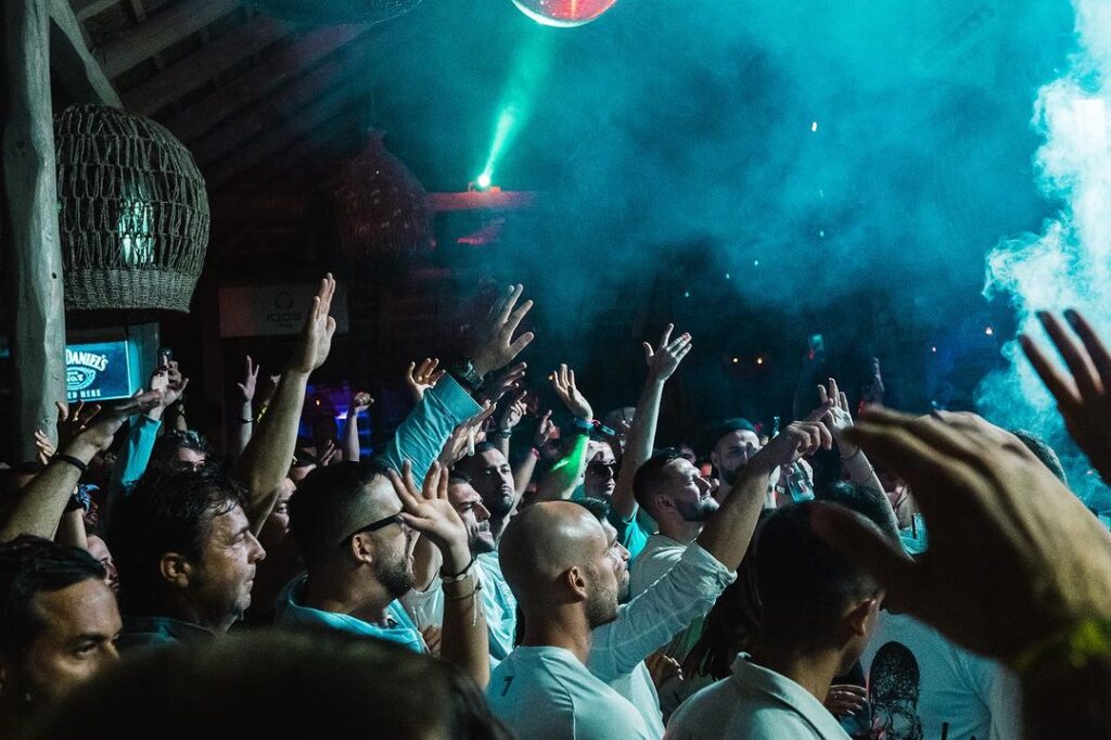 DOLCINIUM Restaurant & Beach Bar