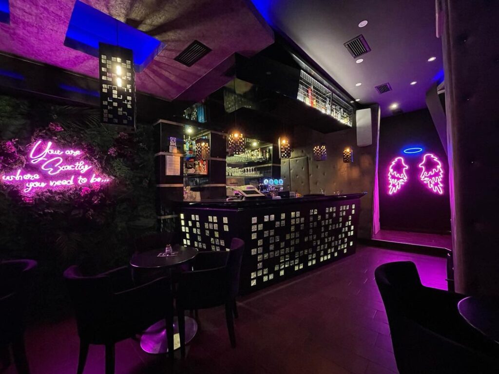 HEIST Bar
